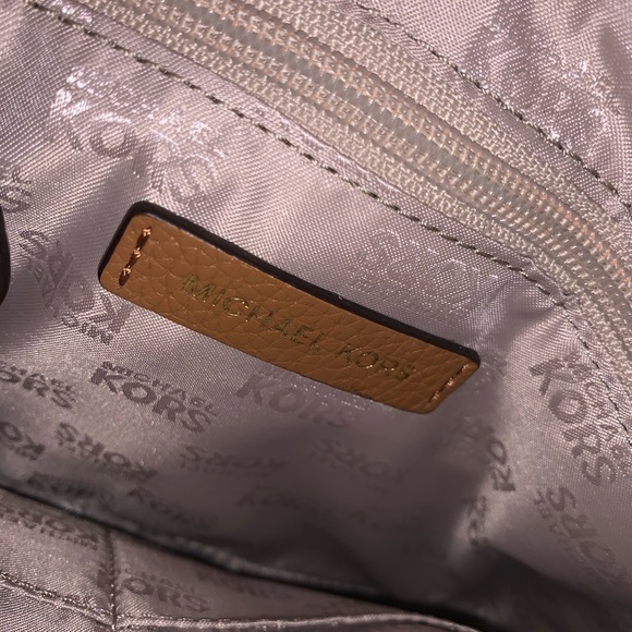 Michael Kors Large Vanna Crossbody Bag - Picture 13 of 13